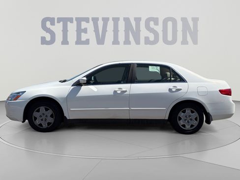 Used 2005 Honda Accord LX image 2
