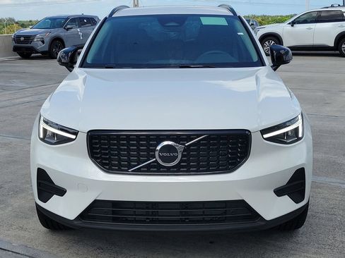 New 2026 Volvo XC40 B4 Core w/ Climate Package FWD image 2