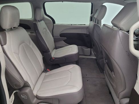 Used 2021 Chrysler Voyager Lxi FWD image 19