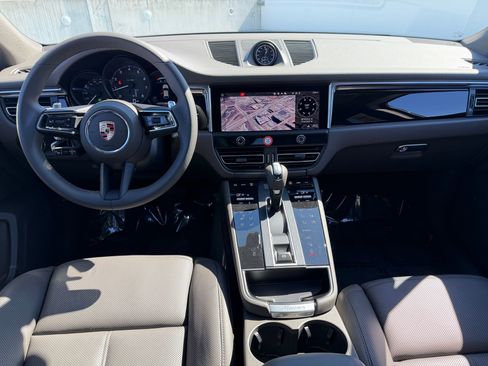 Certified 2025 Porsche Macan image 23
