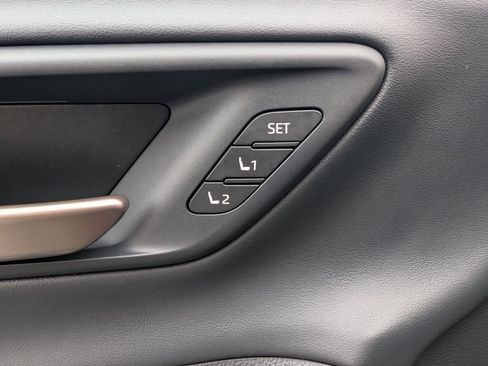 Used 2025 Toyota Crown Signia w/ Advanced Technology Package image 16