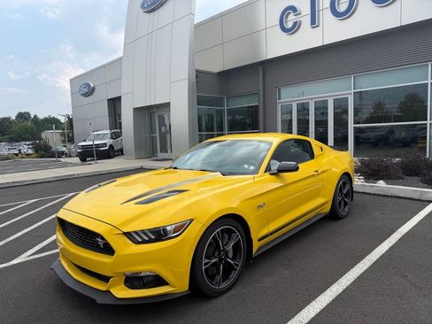 Used 2016 Ford Mustang GT Premium w/ Equipment Group 401A RWD image 2