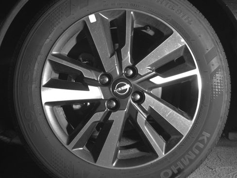 Used 2025 Nissan Versa SV FWD image 12