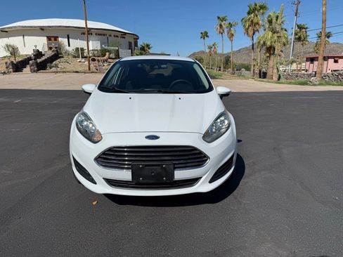 Used 2015 Ford Fiesta SE image 2