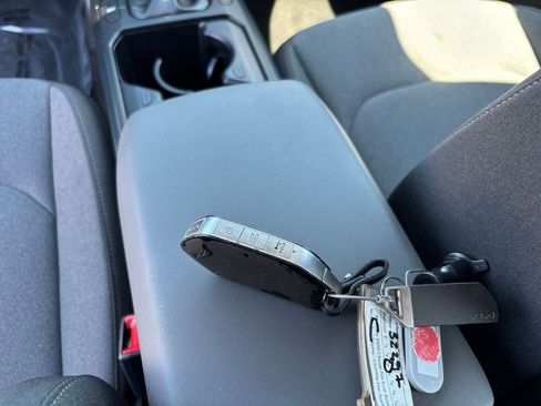 Used 2025 Kia K4 FWD image 23