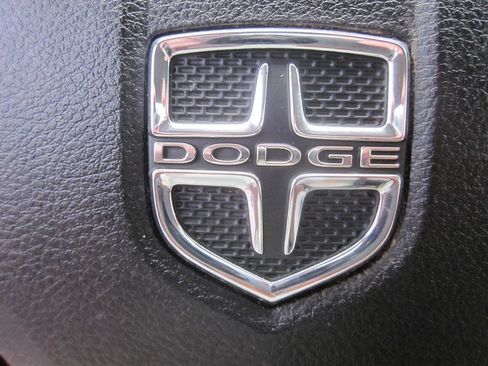 Used 2011 Dodge Grand Caravan Crew w/ Entertainment Group 1 FWD image 39