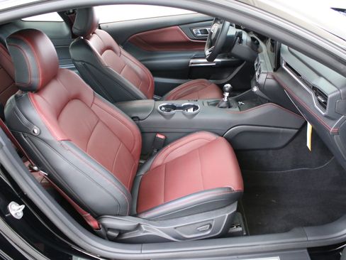 Used 2025 Ford Mustang GT Premium RWD image 30