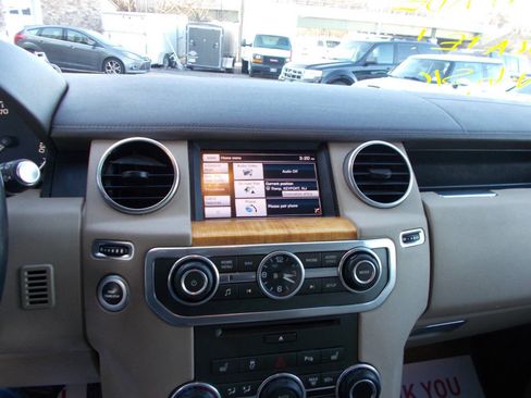 Used 2015 Land Rover LR4 HSE image 11