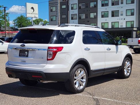 Used 2014 Ford Explorer XLT w/ Equipment Group 202A AWD/4WD image 11