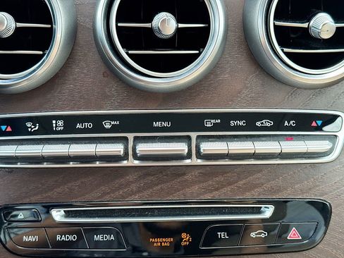 Used 2019 Mercedes-Benz GLC 300 GLC 300 w/ Premium Package image 16