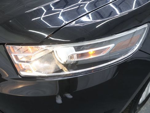 Used 2018 Ford Taurus SEL w/ Equipment Group 201A AWD/4WD image 29