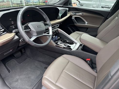Used 2025 Audi Q5 Premium image 5