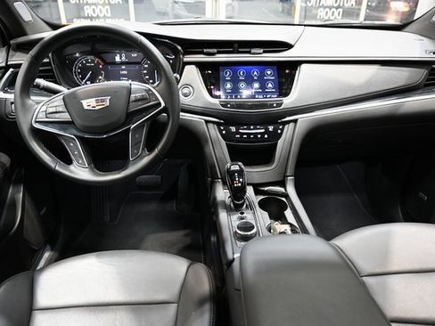 Used 2025 Cadillac XT5 Premium Luxury image 12