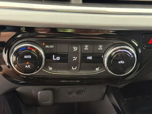 Used 2024 Chevrolet Trax LT w/ Driver Confidence Package FWD image 16