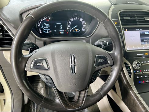 Used 2018 Lincoln MKX Reserve w/ Lincoln MKX Climate Package image 11