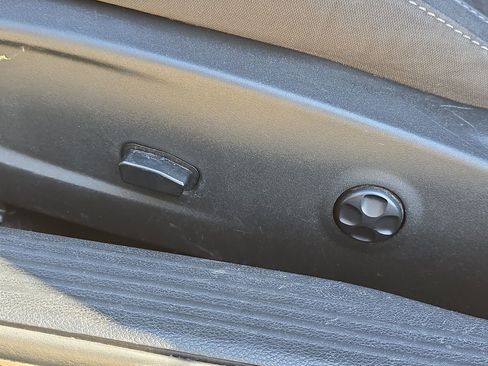 Used 2019 Dodge Challenger SXT image 12