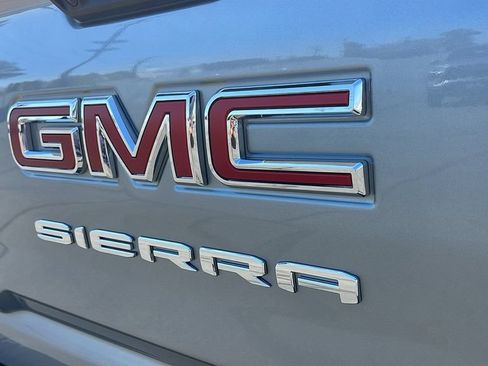 New 2026 GMC Sierra 2500 SLT w/ SLT Premium Package AWD/4WD image 29