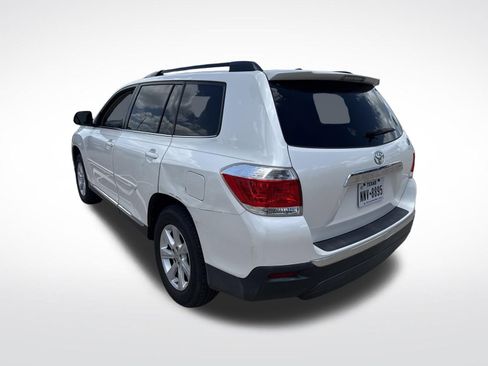Used 2011 Toyota Highlander SE w/ Tow Pkg FWD image 7