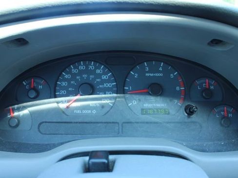 Used 2004 Ford Mustang Convertible RWD image 19