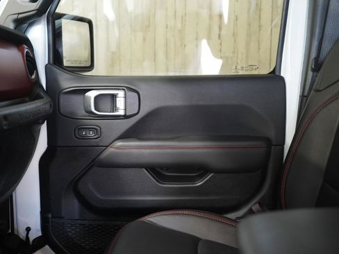 Used 2019 Jeep Wrangler Unlimited Rubicon w/ Dual Top Group AWD/4WD image 33