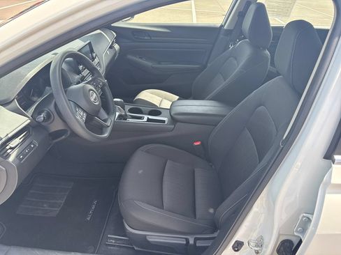 Used 2024 Nissan Altima 2.5 S FWD image 11