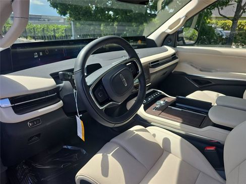 New 2027 Lincoln Navigator Premiere RWD image 17