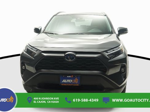 Used 2022 Toyota RAV4 XLE Premium AWD/4WD image 4