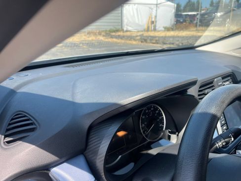 Used 2025 Nissan Versa SV FWD image 33