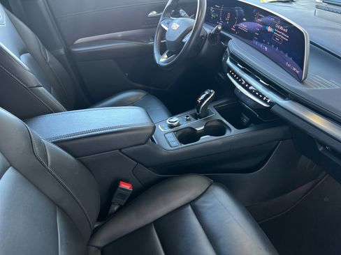 Certified 2025 Cadillac XT4 Premium Luxury FWD image 16