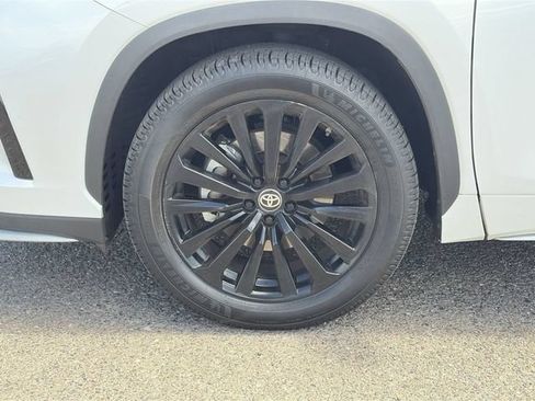 Used 2023 Toyota Highlander XSE AWD/4WD image 10