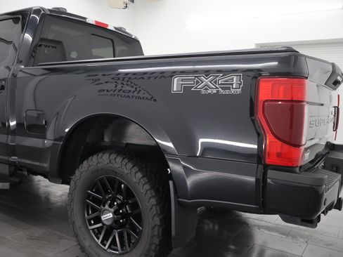 Used 2022 Ford F250 Lariat w/ Black Appearance Package AWD/4WD image 31