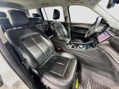 Used 2023 Jeep Grand Cherokee L Limited RWD image 17