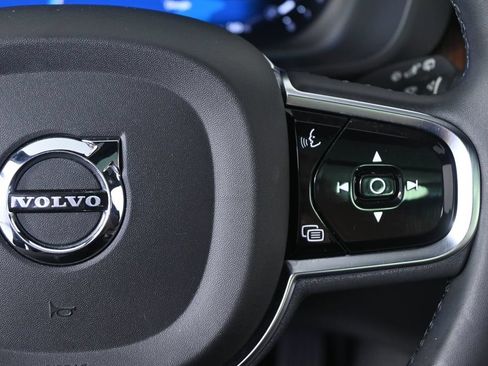 Used 2023 Volvo XC60 B5 Plus w/ Climate Package FWD image 12