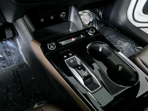 Certified 2025 Audi Q6 e-tron Premium image 17