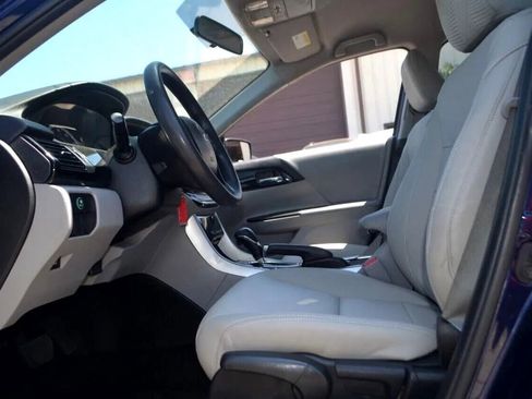 Used 2017 Honda Accord LX image 11