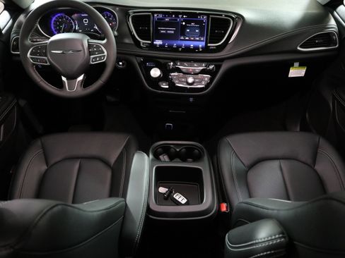 New 2026 Chrysler Pacifica Select image 15