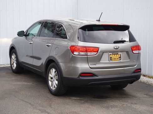 Used 2016 Kia Sorento L image 4