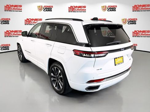 Used 2023 Jeep Grand Cherokee Overland image 2