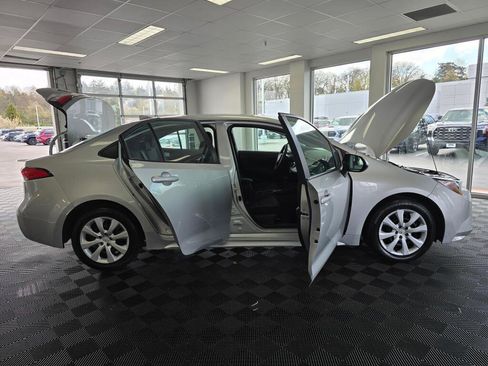 Used 2024 Toyota Corolla LE FWD image 17