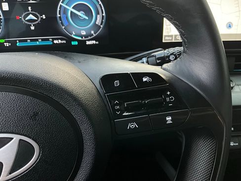 Used 2025 Hyundai Elantra Limited image 35