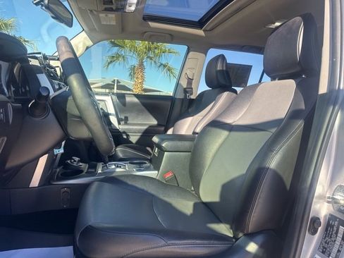 Used 2017 Toyota 4Runner SR5 Premium image 21