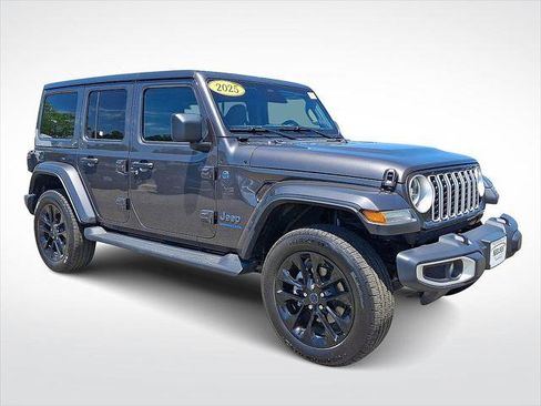 Certified 2025 Jeep Wrangler Unlimited Sahara AWD/4WD image 1