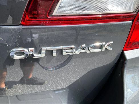 Used 2018 Subaru Outback 2.5i Premium AWD/4WD image 10