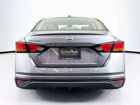 Used 2025 Nissan Altima 2.5 SV FWD image 7