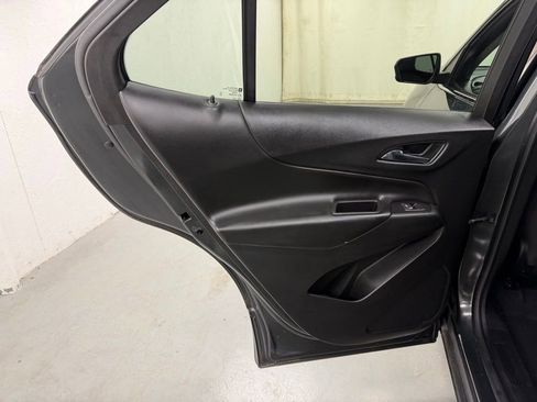 Used 2019 Chevrolet Equinox LT FWD image 14