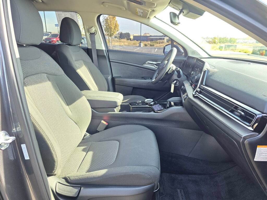 Used 2025 Kia Sportage LX AWD/4WD image 11