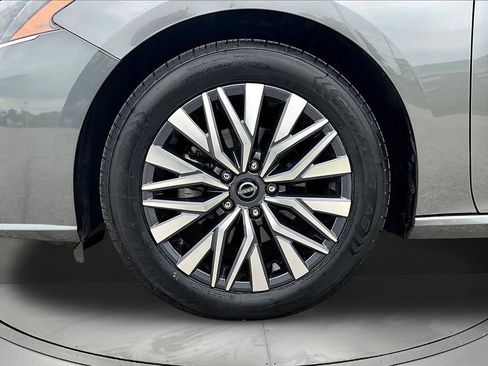 Used 2025 Nissan Altima 2.5 SV FWD image 33