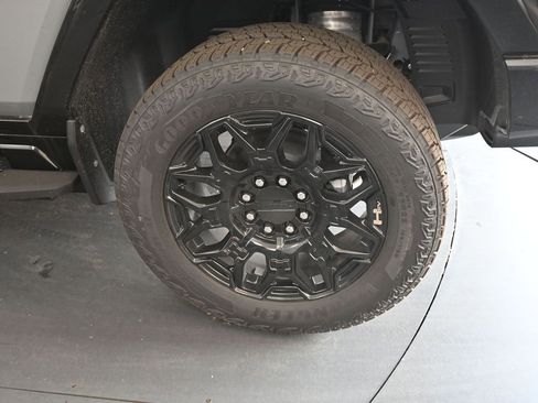 New 2025 GMC Hummer EV 2X image 12