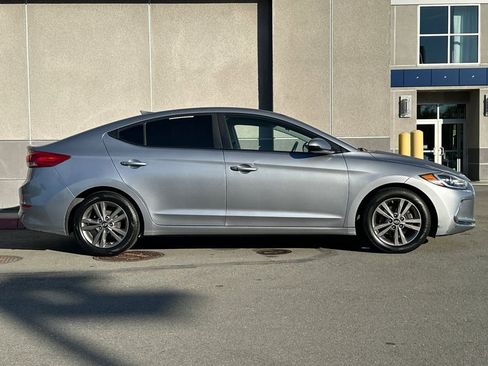 Used 2017 Hyundai Elantra SE w/ SE A/T Tech Package 03 image 3