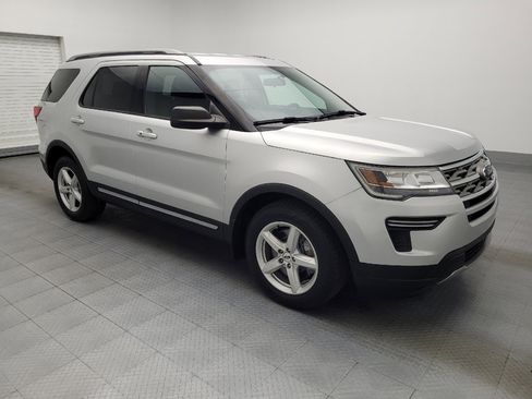 Used 2018 Ford Explorer XLT image 11